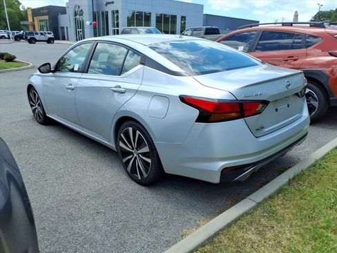 Used 2022 Nissan Altima 2.5 SR FWD image 10