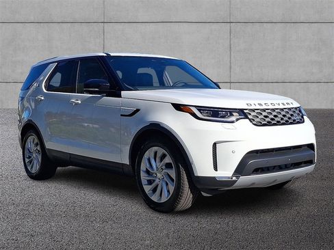 New 2025 Land Rover Discovery S image 2