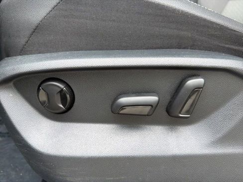 Used 2021 Volkswagen Tiguan SE FWD image 13