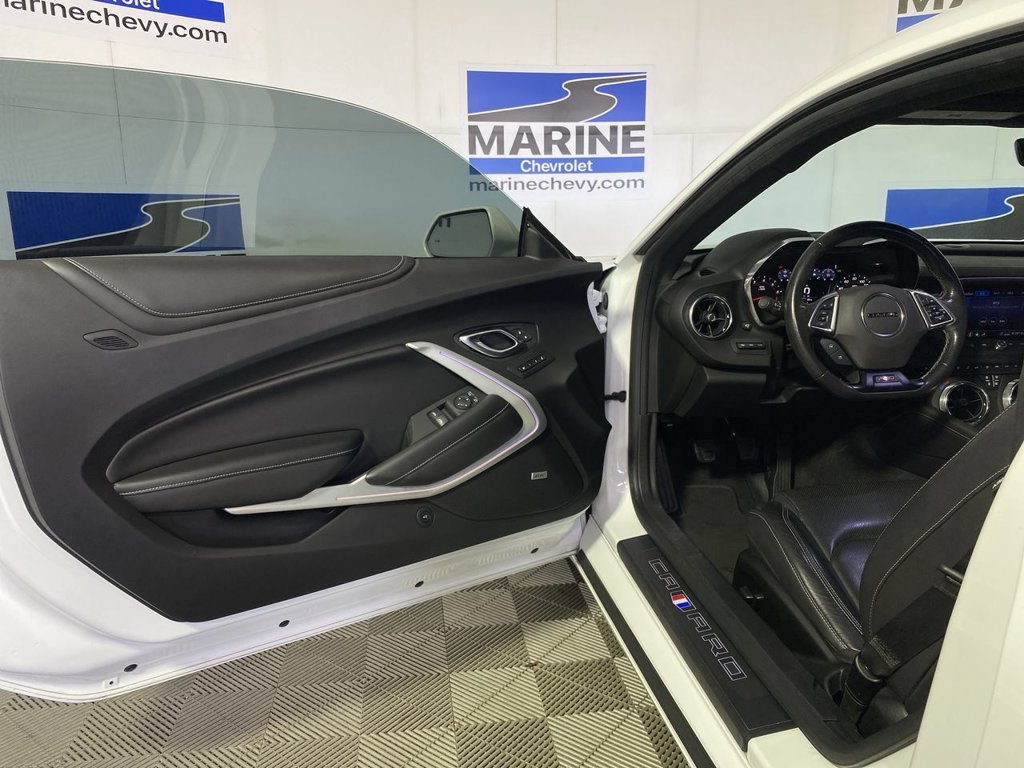 Used 2020 Chevrolet Camaro SS RWD image 27