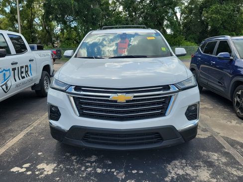 Used 2023 Chevrolet Traverse LT FWD image 2