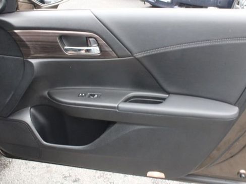 Used 2017 Honda Accord EX-L image 38