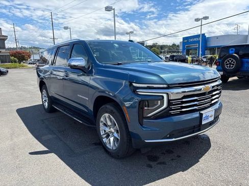 Used 2025 Chevrolet Suburban Premier AWD/4WD image 7