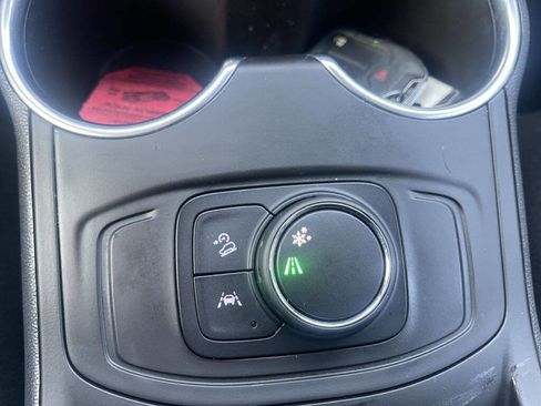 Used 2020 GMC Terrain SLE image 25