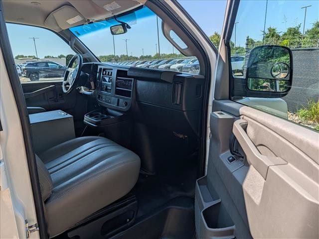 Used 2021 Chevrolet Express 3500 w/ Driver Convenience Package RWD image 11