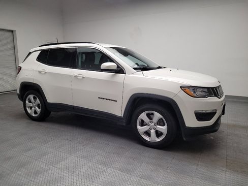 Used 2018 Jeep Compass Latitude FWD image 11