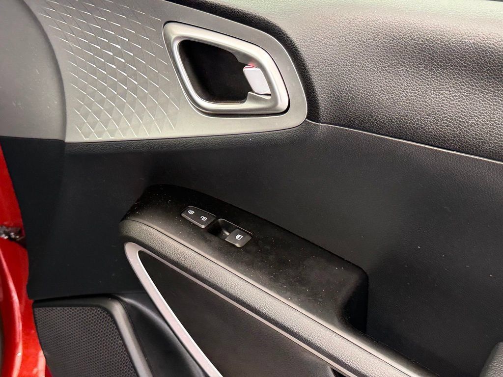 Used 2023 Kia Soul LX w/ LX Technology Package FWD image 22