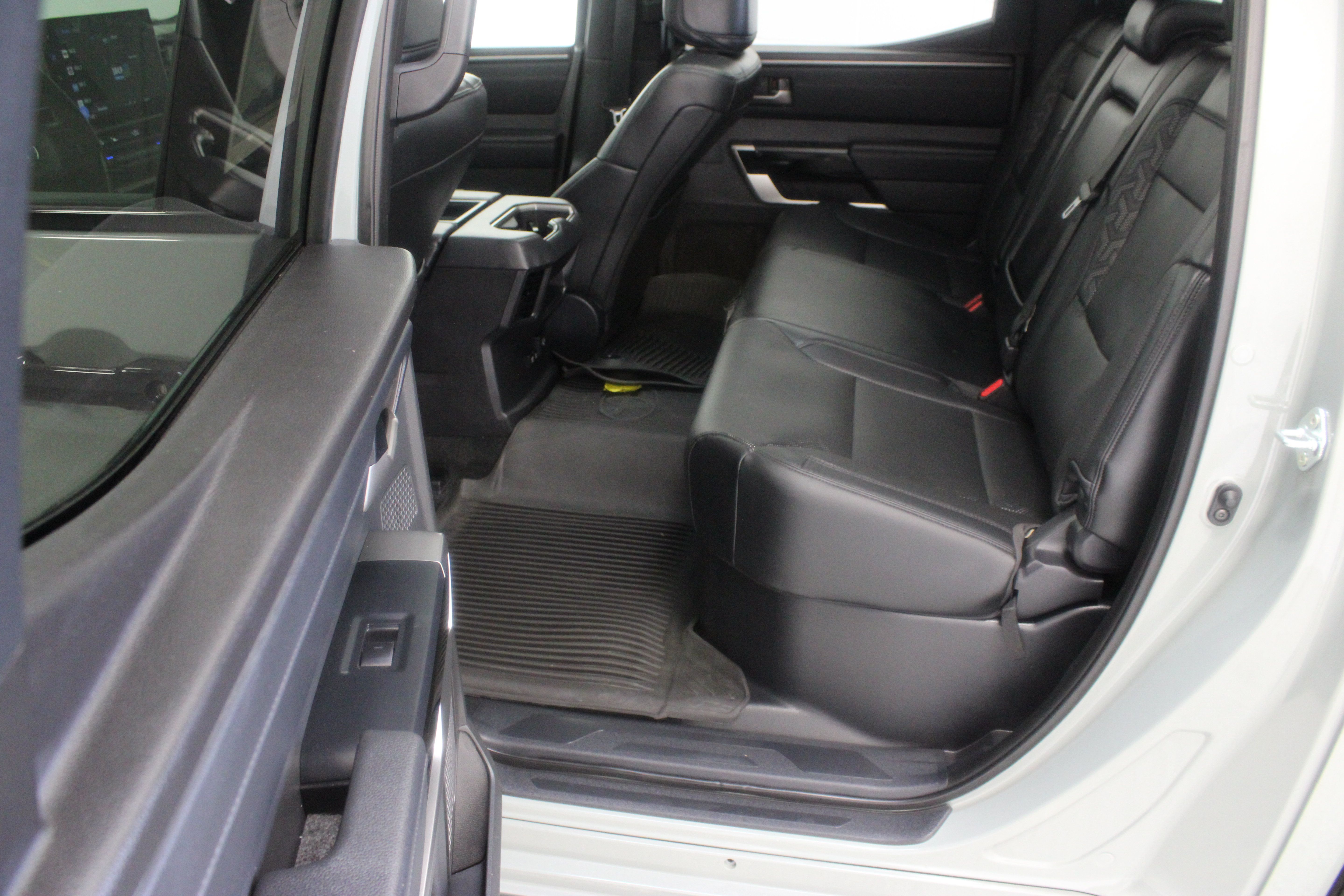 Used 2025 Toyota Tundra Limited AWD/4WD image 33
