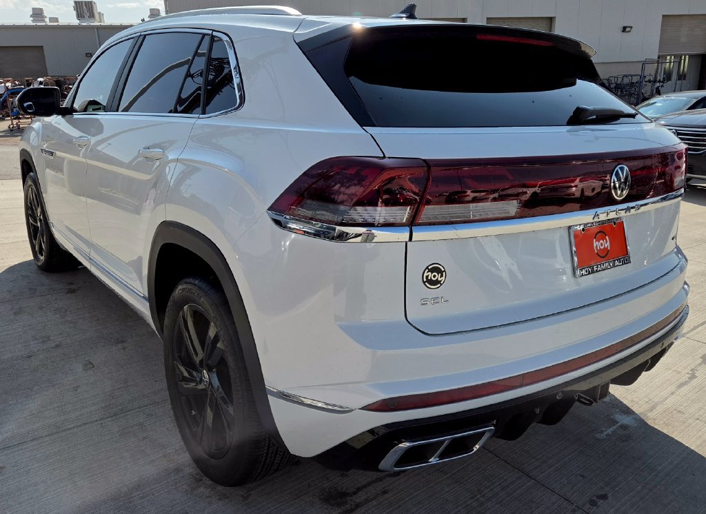 Used 2024 Volkswagen Atlas Cross Sport SEL R-Line AWD/4WD image 7