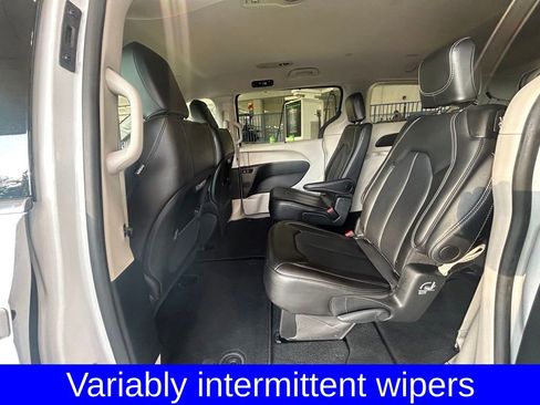 Used 2024 Chrysler Pacifica Touring-L image 33