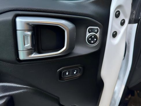 Used 2020 Jeep Wrangler Unlimited Rubicon w/ Safety Group image 17