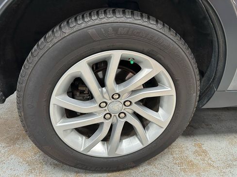 Used 2019 Land Rover Discovery Sport HSE AWD/4WD image 24