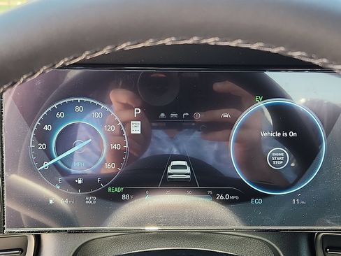 New 2025 Hyundai Elantra SEL FWD image 13