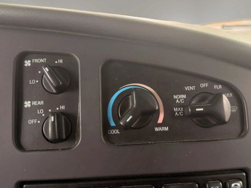 Used 2008 Ford E-350 and Econoline 350 XLT RWD image 23
