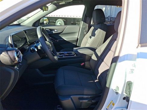 New 2026 Chevrolet Equinox LT image 6