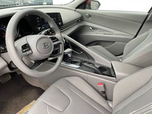 Used 2023 Hyundai Elantra SEL FWD image 5