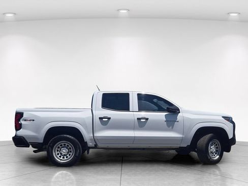 Used 2025 Chevrolet Colorado W/T AWD/4WD image 4