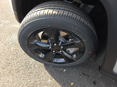 New 2025 Jeep Grand Cherokee L Altitude image 33