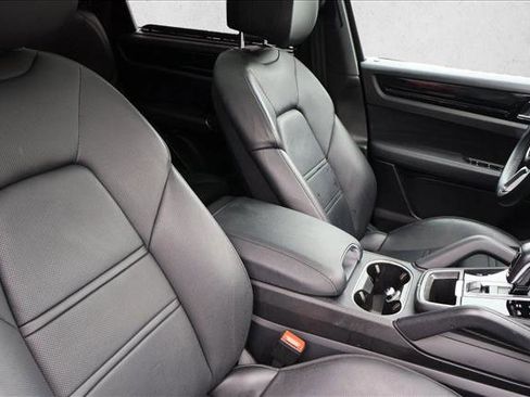 Used 2021 Porsche Cayenne S image 27