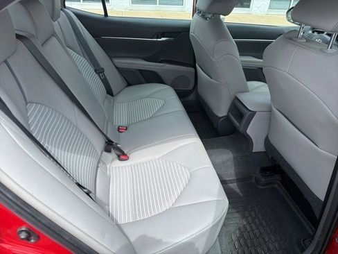 Used 2021 Toyota Camry SE w/ Cold Weather Package image 11