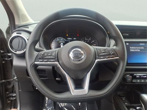 Used 2021 Nissan Kicks SV FWD image 30