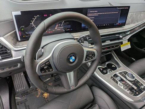 Used 2026 BMW X7 xDrive40i w/ M Sport Package AWD/4WD image 3