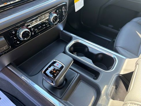New 2026 GMC Sierra 1500 SLT w/ SLT Convenience Package image 20