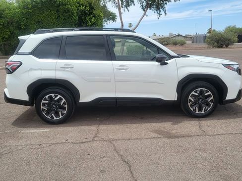 Used 2025 Subaru Forester Premium AWD/4WD image 10