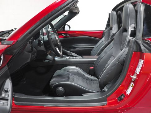 Used 2020 MAZDA MX-5 Miata RF Club w/ Brembo/BBS Recaro Package image 72