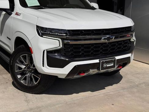 Used 2022 Chevrolet Tahoe Z71 w/ Luxury Package AWD/4WD image 3