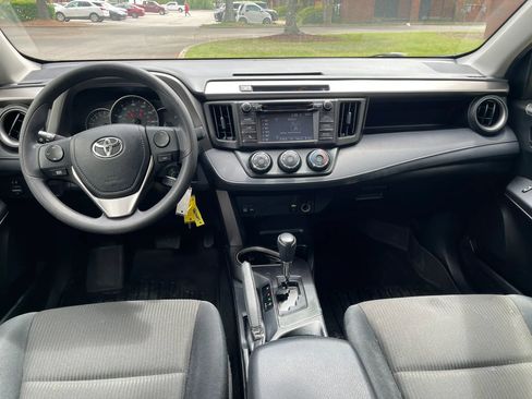 Used 2016 Toyota RAV4 LE image 17