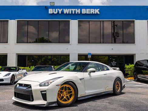 Used 2017 Nissan GT-R Premium w/ Premium Interior Package AWD/4WD image 1