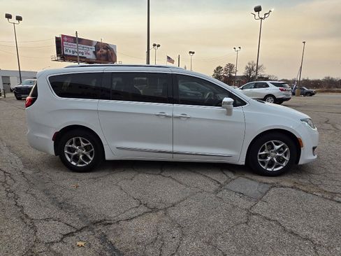 Used 2019 Chrysler Pacifica Limited w/ Advanced Safetytec Group image 4