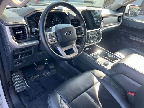 Used 2024 Ford Expedition XLT AWD/4WD image 11