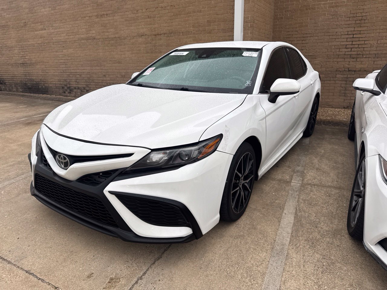 Used 2021 Toyota Camry SE FWD image 1