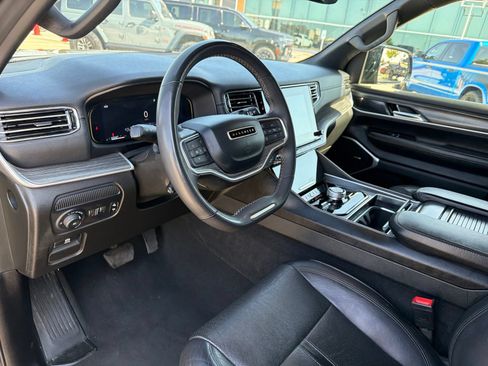 Used 2024 Jeep Wagoneer Series II w/ Flexible Seating Group AWD/4WD image 10