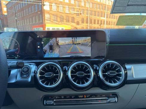 New 2026 Mercedes-Benz GLB 250 4MATIC image 30