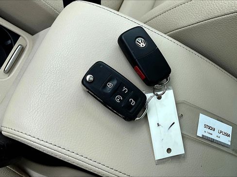 Used 2016 Volkswagen Tiguan SE FWD image 10
