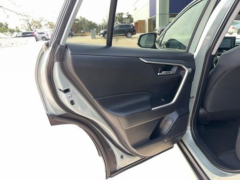 Used 2019 Toyota RAV4 XLE w/ Convenience Package image 14