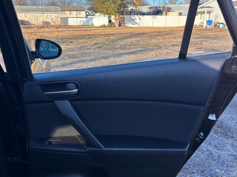 Used 2013 MAZDA MAZDA3 i Touring image 23