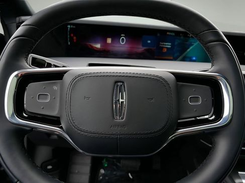 Used 2025 Lincoln Nautilus Reserve AWD/4WD image 19