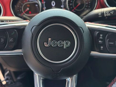Used 2021 Jeep Gladiator Rubicon AWD/4WD image 10