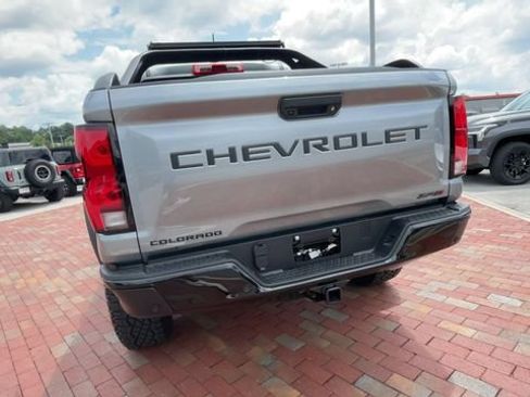 Used 2026 Chevrolet Colorado ZR2 w/ Midnight Edition AWD/4WD image 8