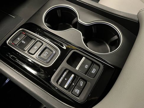 Used 2024 Honda Pilot Touring image 7