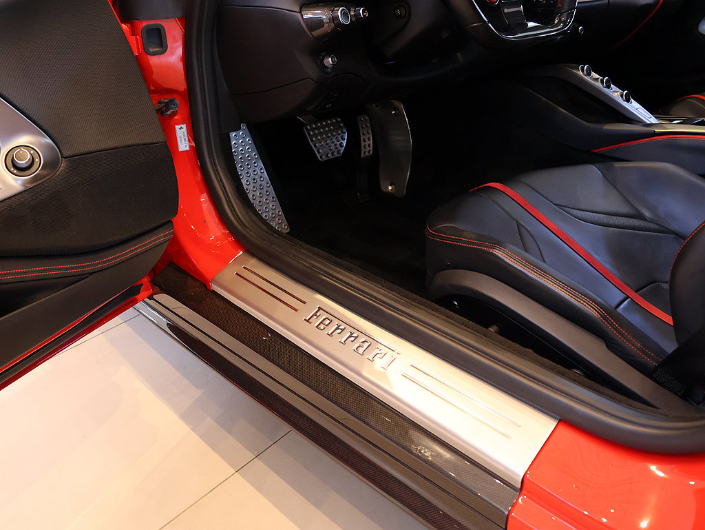 Certified 2018 Ferrari 812 Superfast RWD image 69