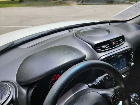 Used 2019 Kia Soul + image 18