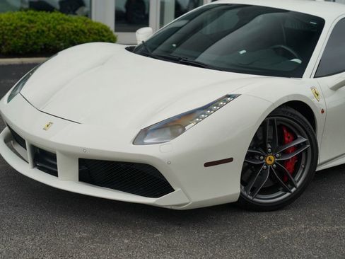 Used 2017 Ferrari 488 GTB RWD image 2
