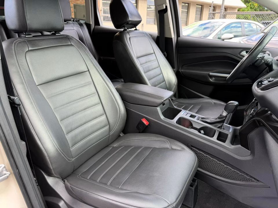 Used 2017 Ford Escape Titanium w/ Equipment Group 301A AWD/4WD image 19