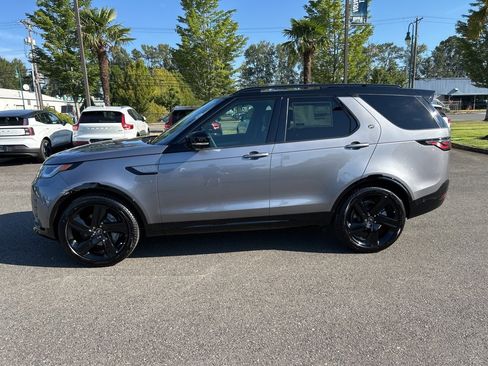New 2025 Land Rover Discovery Dynamic SE image 2
