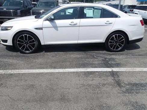 Used 2018 Ford Taurus Limited AWD/4WD image 4